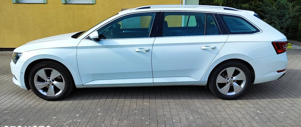 Skoda Superb cena 75000 przebieg: 161805, rok produkcji 2017 z Woźniki małe 137